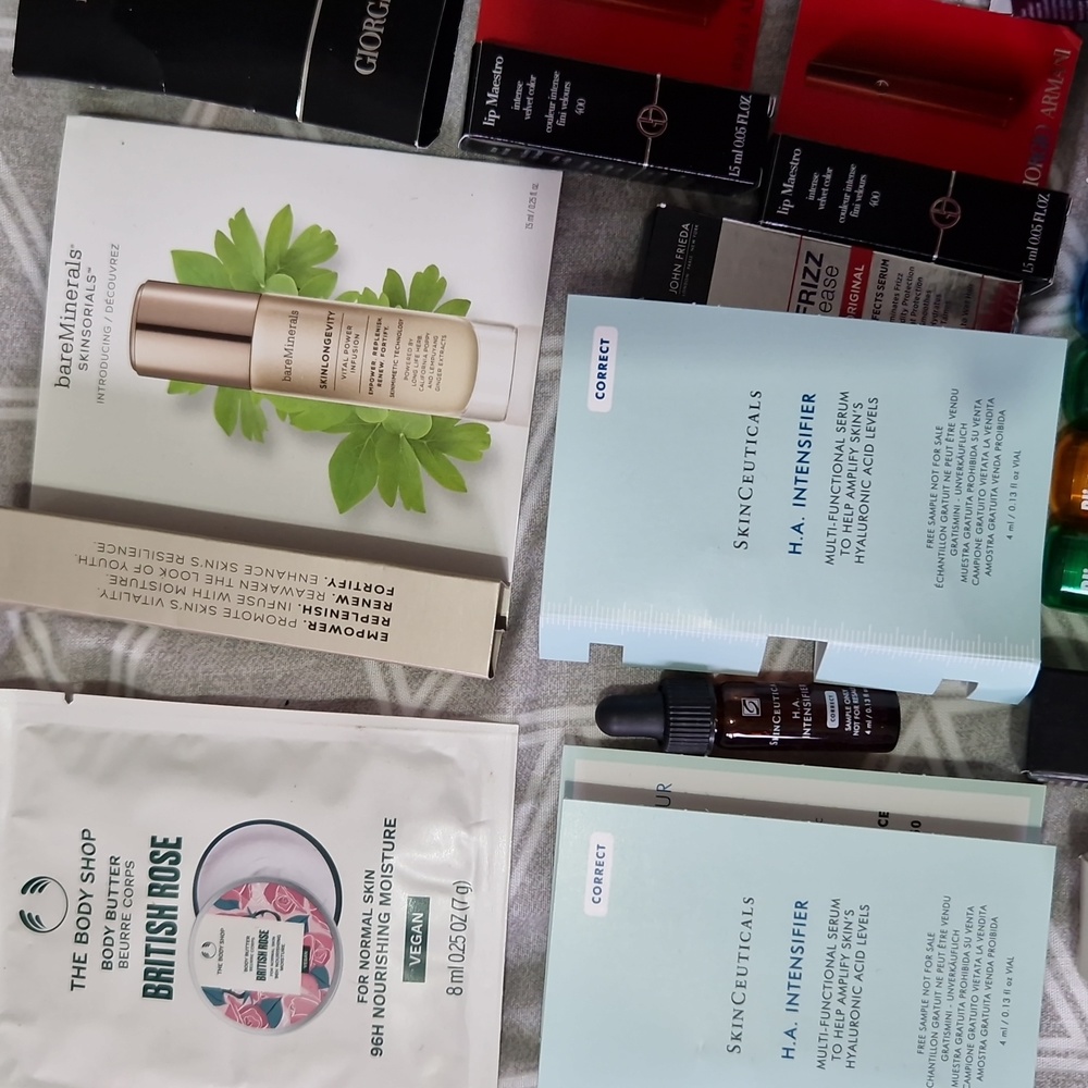 Huge designer sample bundle. 31 new items. RITUALS, CLARINS, MAC, NARS, ARMANI, - Picture 2 of 12
